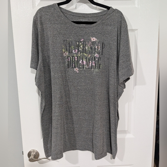 Lane Bryant Gray Graphic T-Shirt Never Stop Dreaming w/ Floral Design Size 26/28 - Picture 1 of 7